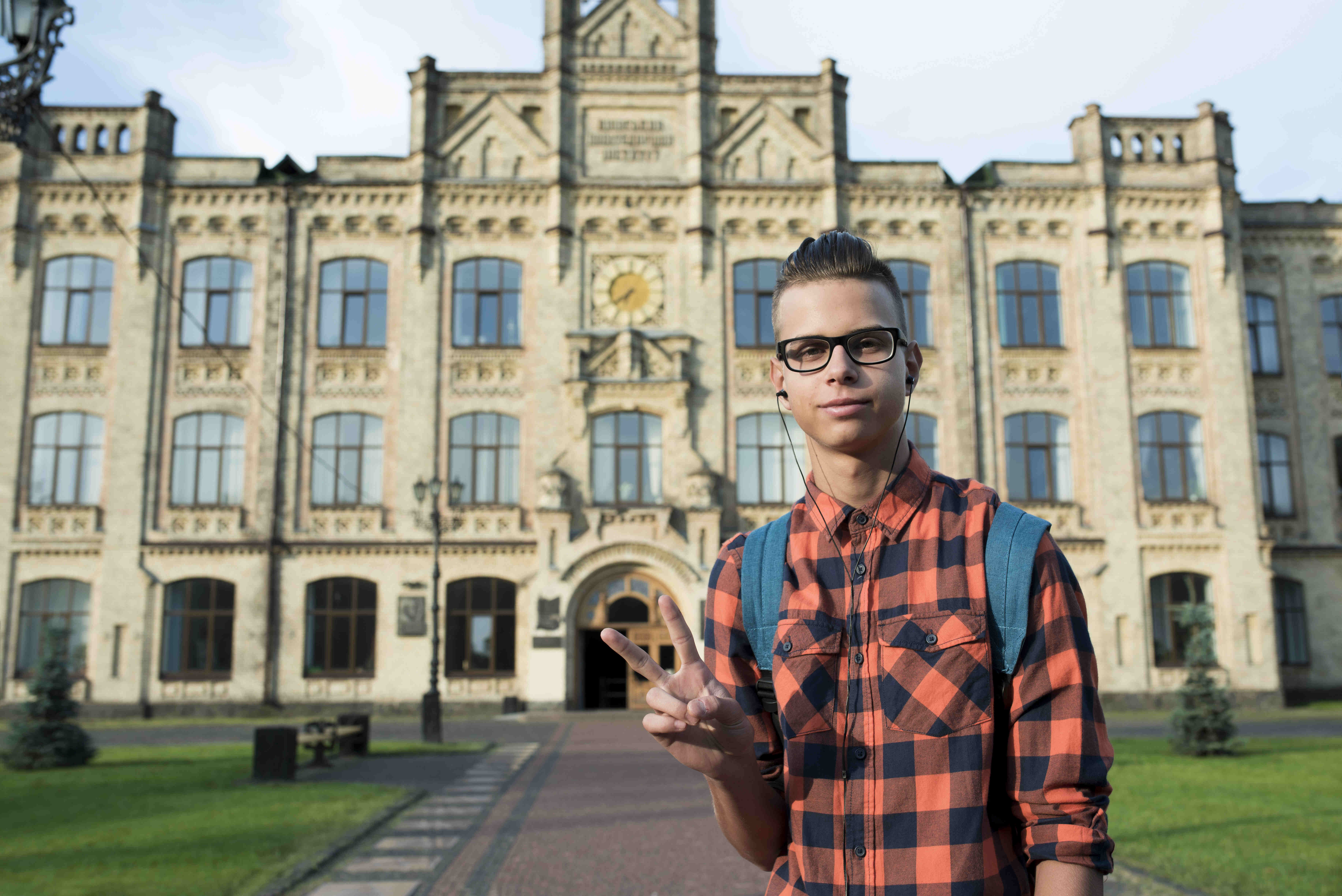How Study Abroad Consultants in Kochi Assist You in Cracking UK Admissions